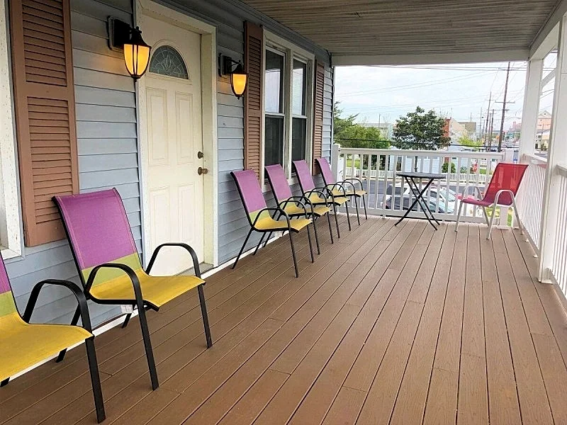 Great for Groups! Large Downtown Unit Convenient Location Very Spacious