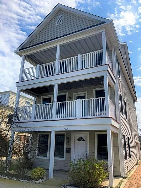 Beautiful Downtown Property - Steps to the Boardwalk & Beach!