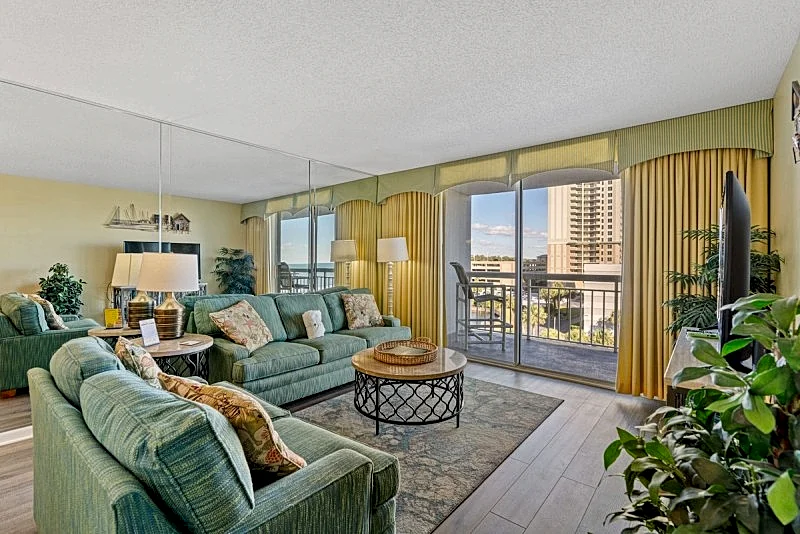 SOUTH HAMPTON 601 - OCEAN VIEW - SHORE DRIVE SECTION