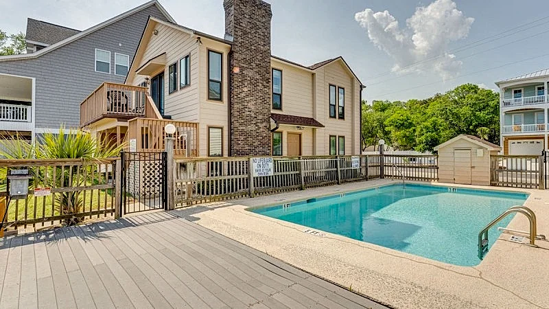 PERRIN PLACE C - 3RD ROW - OCEAN DRIVE SECTION