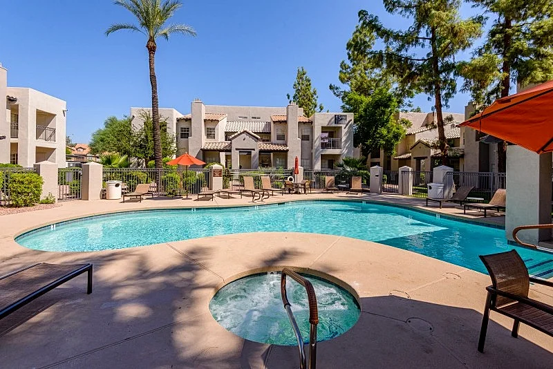 Tastefully Decorated, Perfect Scottsdale Location condo w/ Pool, Spa, Gym!
