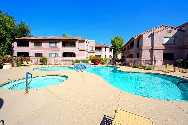 Gated 2/2 in Great North Scottsdale Location