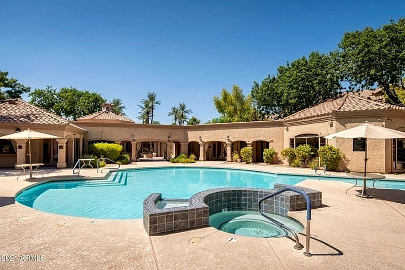 Signature Complex - Highly Desirable 2/2 with Heated Pool, Spa, Steam, Sauna