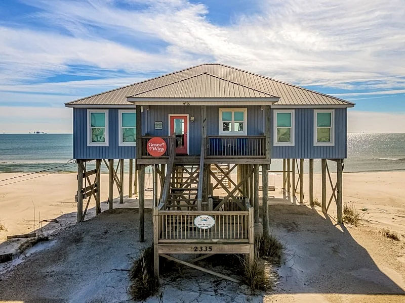 Oceanfront, through lot, private beach - Grace Wins