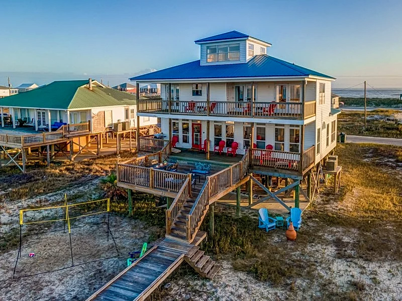 Timeless, authentic and endearing! A bayside beauty with space for everything! -