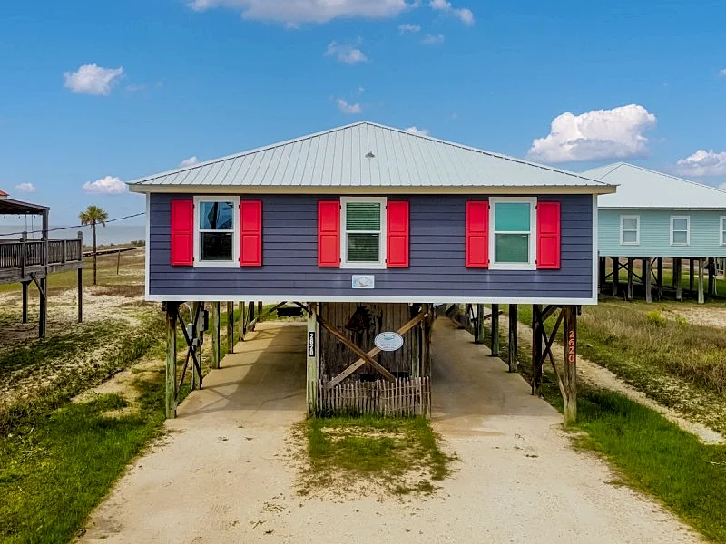 Pelican Watch - Charming, beautifully decorated bayside beach house!