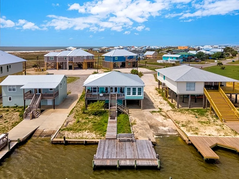 Blue Bayou - Private boat launch, beach access and deep canal