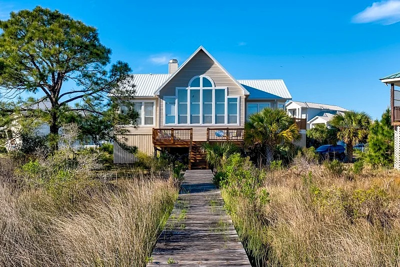 Waterfront on Spanish Bay, Pier, close to beaches! - At Ease