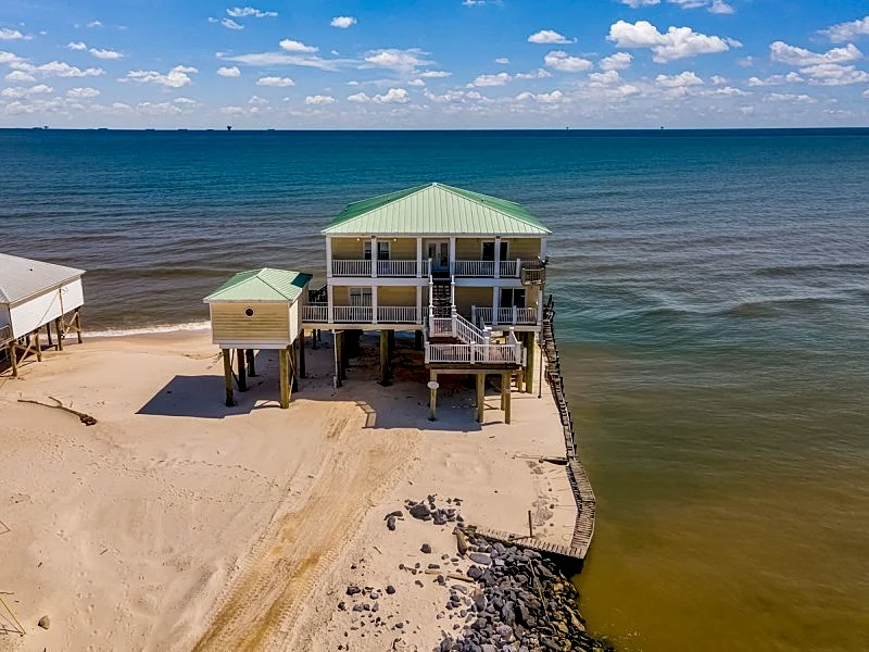 Shamrock Shores Bottom Floor - Beautiful gulf front 4/2.5 far west end.
