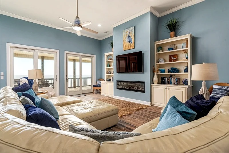 Beachfront, spacious with amazing indoor and outdoor setup! – Surf’s Up