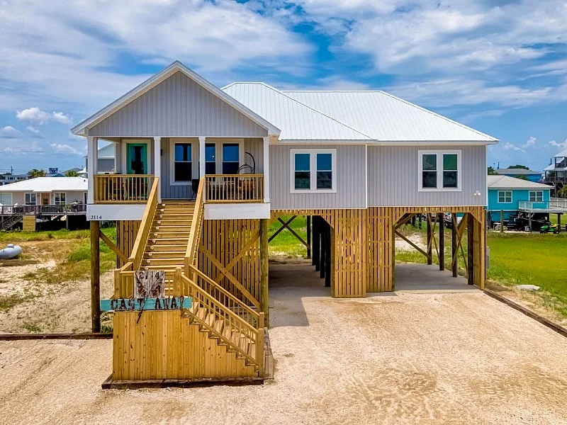 Cast Away - Gulf View, Beautiful Home, Short Walk to Beach!