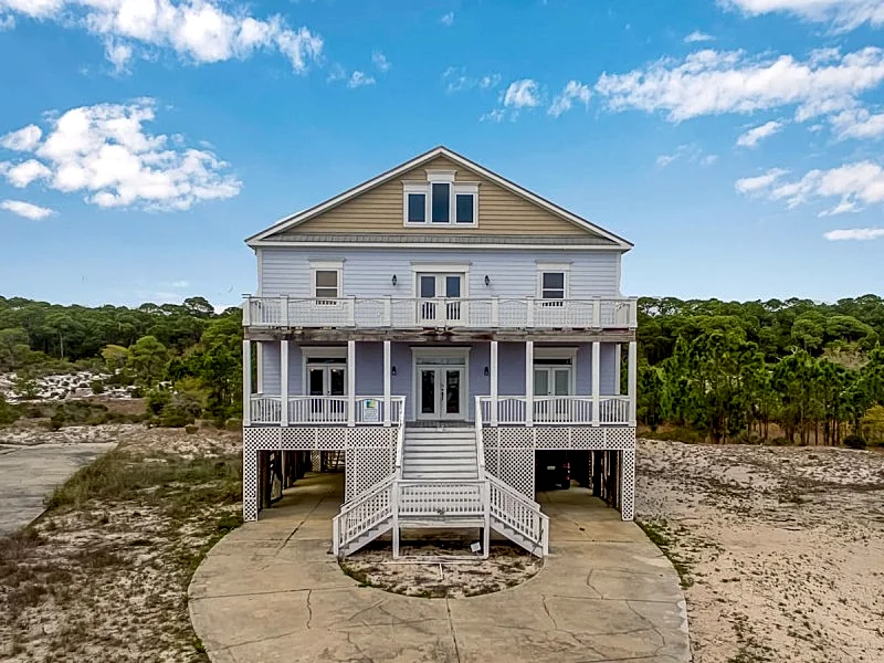 Purple Parrot - 3 Levels of Fun! Large Beachhouse with Game Room, Pool Access