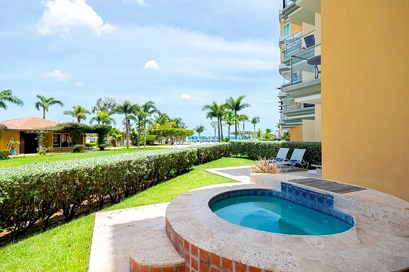 Beachfront - Garden Delight 3BR condo - E125