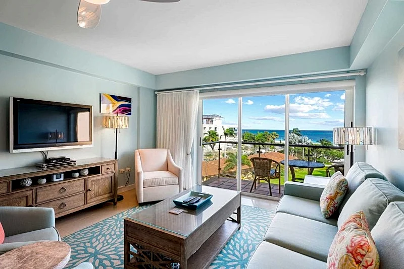 Beachfront - Emerald View 2BR condo - P416