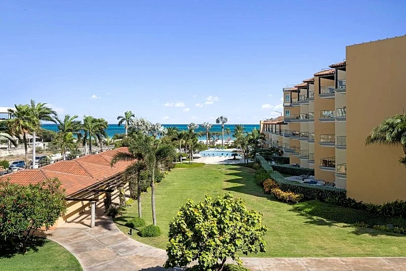 Beachfront - Emerald View 1BR condo - P314