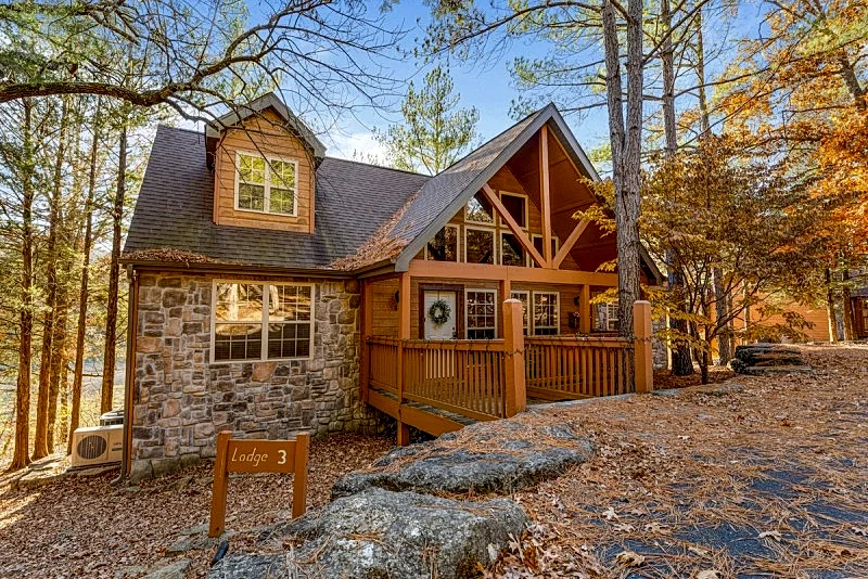 Gorgeous and Spacious Stonebridge Lodge! Close to Branson and Pet Friendly!