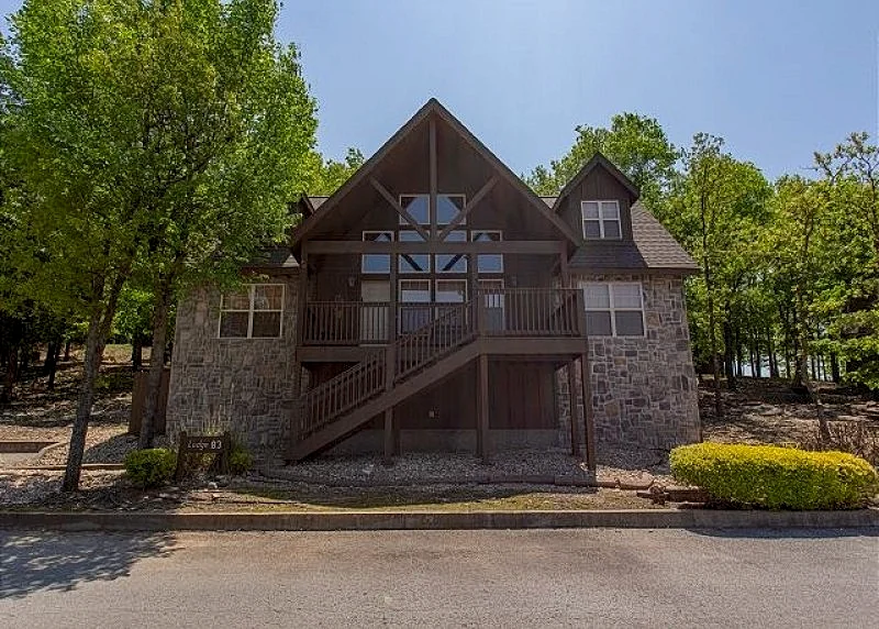L083, 4Br, 4Ba Fox Hollow Cabin, Quiet, Clean and Peaceful Location