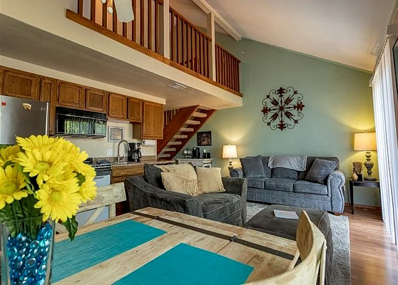 Come find your happy place in this adorable and cozy 2 bed, 2 bath condo!!