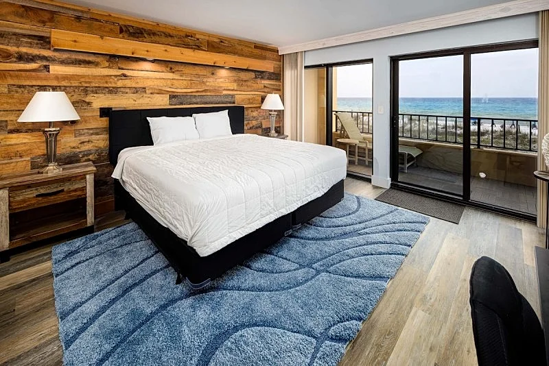 Surf Dweller 202: Magnificent beach front, 2 LARGE bedrooms, free perks