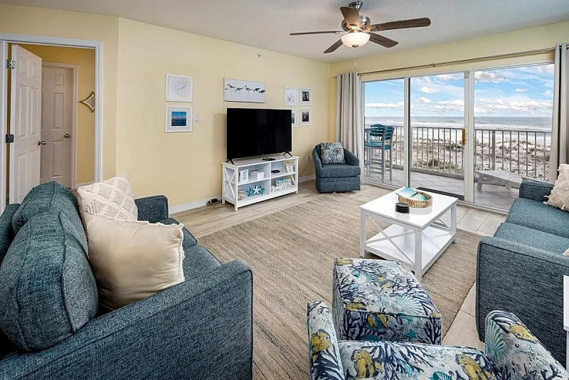 GD 210 Recently Updated Beachfront Retreat - Spacious & End Unit