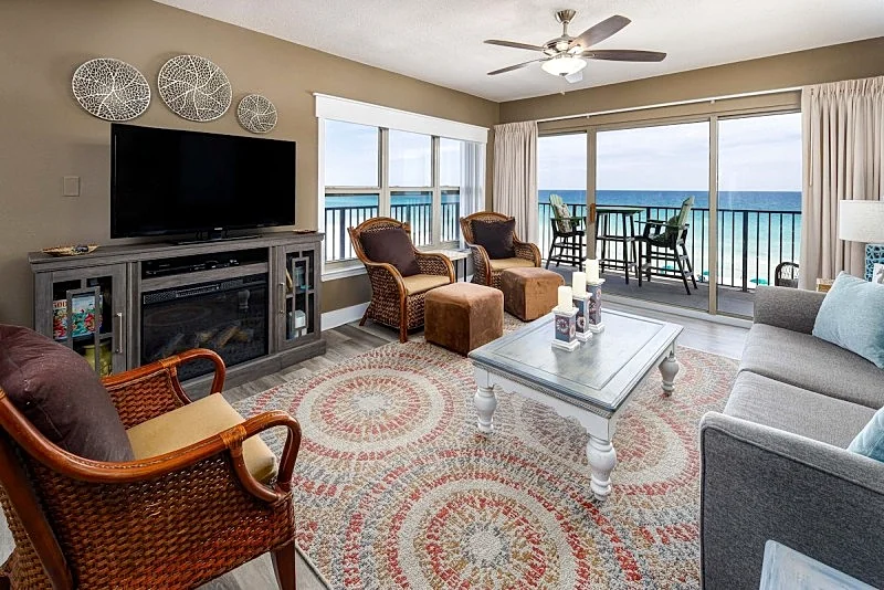 ETW 4000: Corner unit, 2 bedrooms, free beach chairs and more