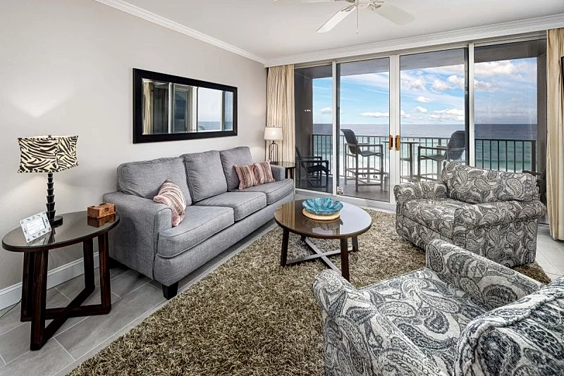 IP 604: Picture perfect beachfront condo- full kitchen, w/d, BBQ area, pool