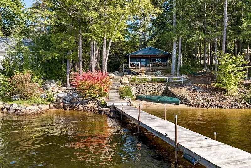This Adorable Winnipesaukee Cottage For 6 Is Just Waiting For You