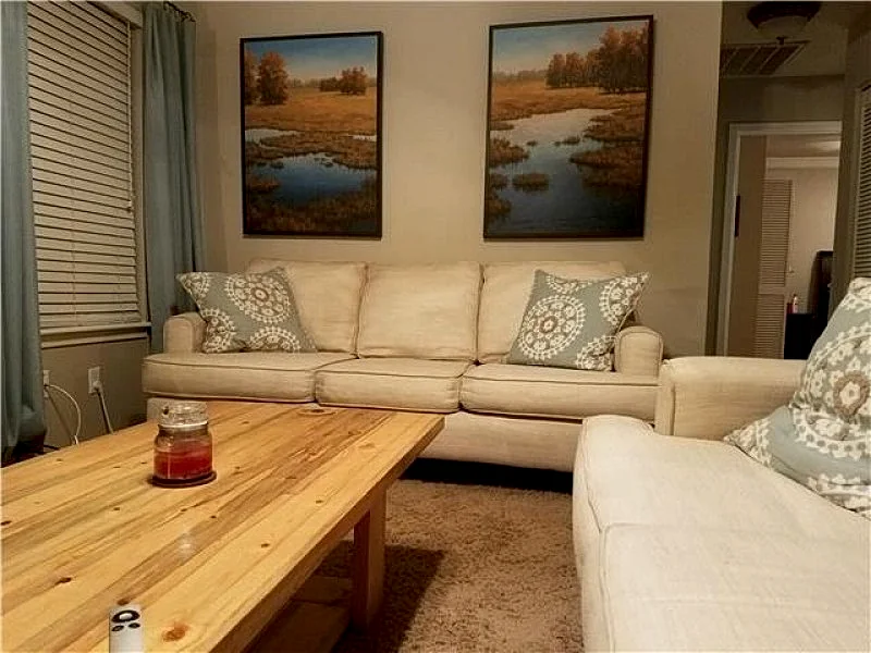 Beach or City? Have Both!!! Nice Affordable Whole Home close to Everything
