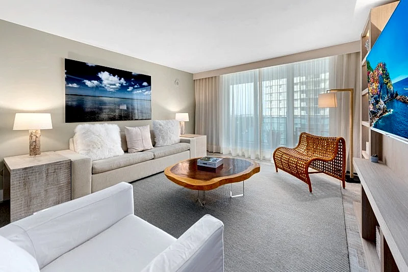 1 HOTEL & HOMES 1007