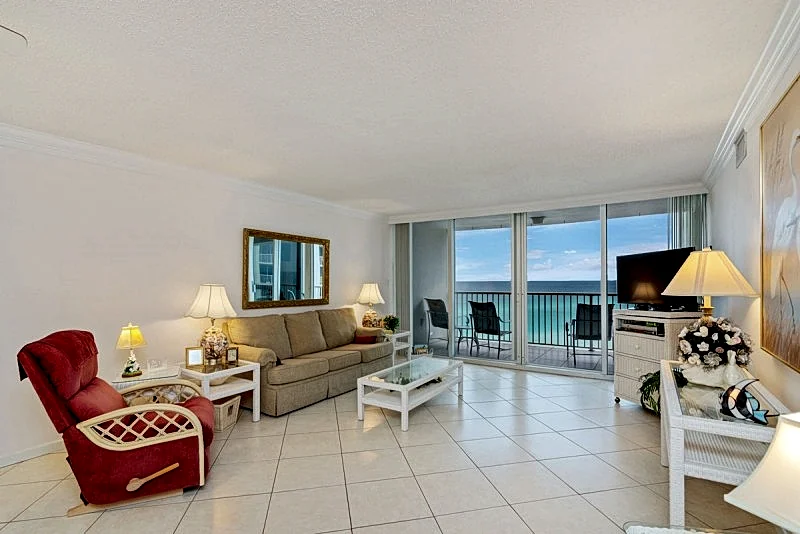 BEACH FRONT, “On GULF”SHORELINE TOWERS, in Destin Walk to Restaurants, Shops.