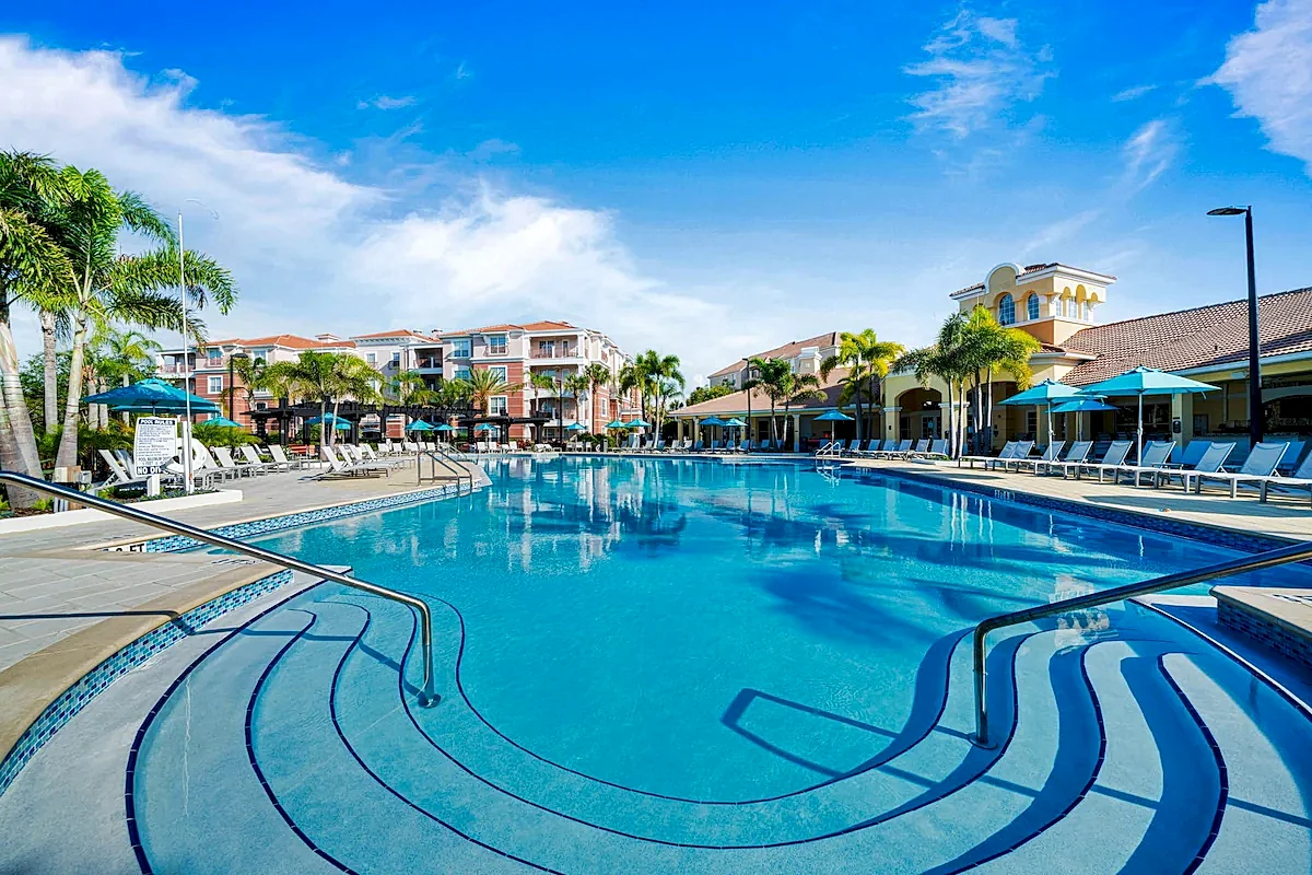 Tropical Essence at Vista Cay Inn – Your Orlando Oasis