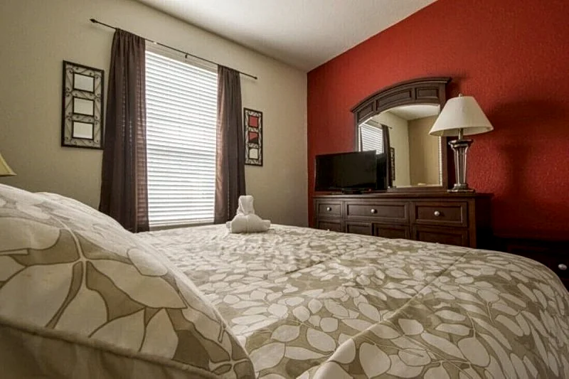 Gentle Breeze: Vista Cay at the Reserves Across from Universal's Epic Park!