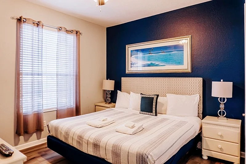 Vista Cay condo with views of Orlando Eye AND Sea World from your balcony!