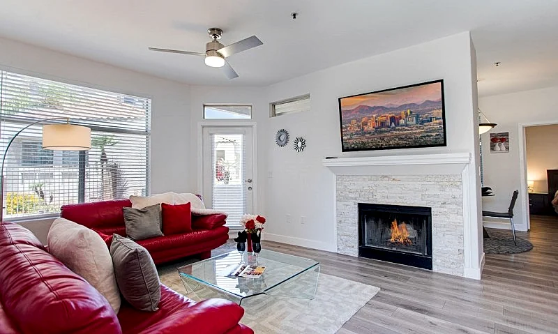 Ground Floor Poolside Condo! Mayo Clinic Shea Super Close!