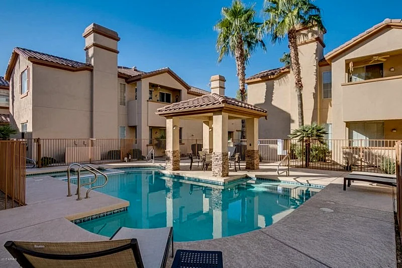 WALK TO OLD TOWN! Gated Townhouse with GARAGE!!