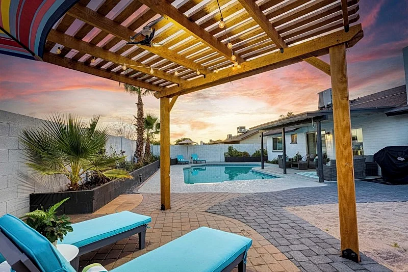 Sun-Kissed Delight. 3 King Bedrooms! Sparkling Pool and Hot Tub. Family Bunk Room!