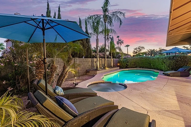 Heated Pool/Spa, Putting Green, Pool Table! Sleeps 8!