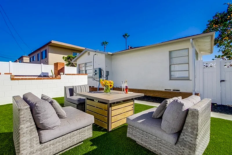 Beachcomber 1 - just 2 blocks from Tourmaline Beach (LJVRCA)