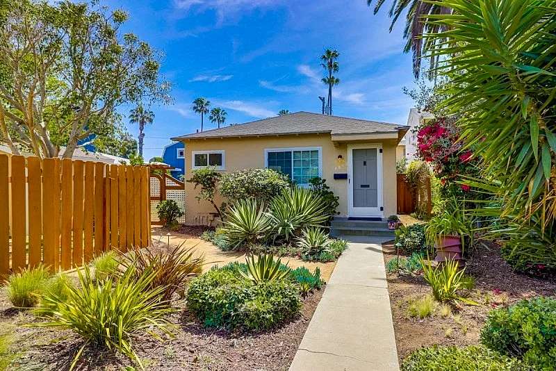 Smiths Cottage By The Beach - your little slice of heaven near the beach.