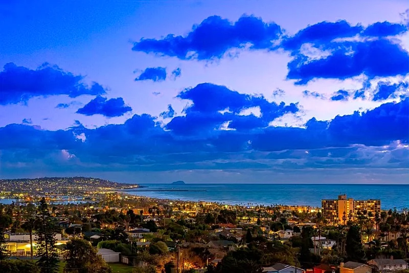 The Mermaid House: Breathtaking bay, ocean, and city views, equipped with a Jacuzzi and A/C