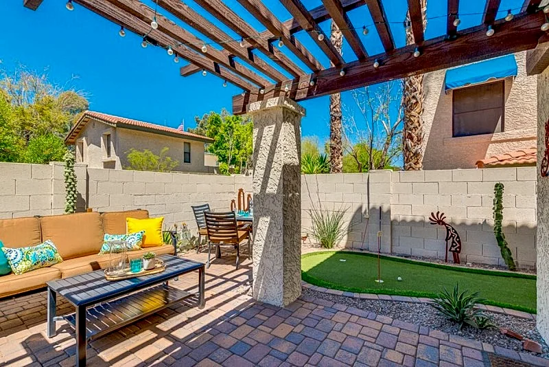 Golf Community Townhouse with Amenities Galore! 6M Min.