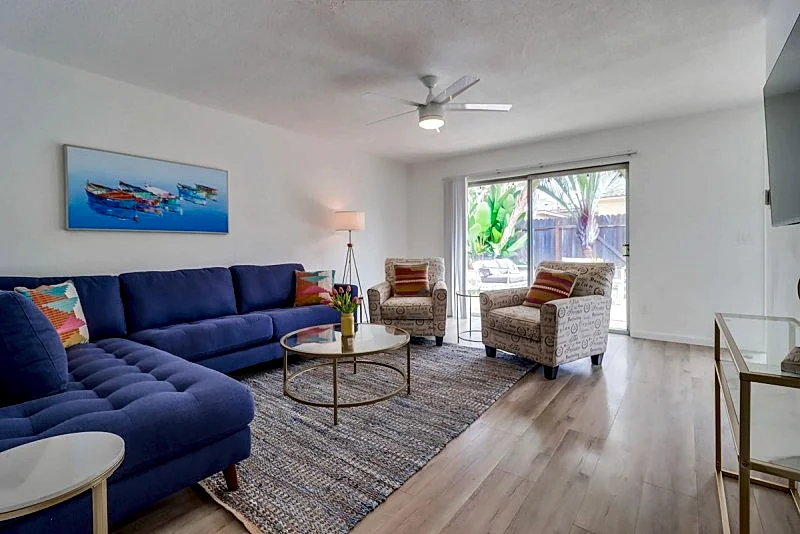 Sandcastle: 2 Bedroom, 1 Bath Cottage with secluded backyard and walking distance to beach