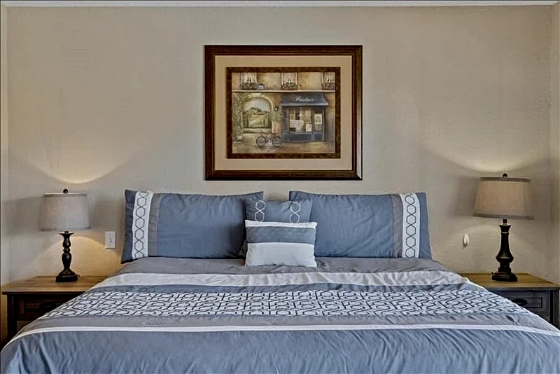 Lazy V-01 Lake Front Five Bedroom, Four Bath Condo with Room to Spread Out!