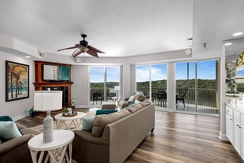 Towers 9106 Luxury Condominium at the Exclusive Towers at Parkview Bay!
