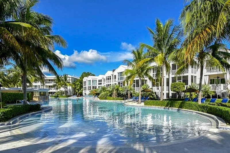 MODERN VILLA - INDOOR PICKLEBALL - KL'S MOST UPSCALE OCEANFRONT RESORT & MARINA!
