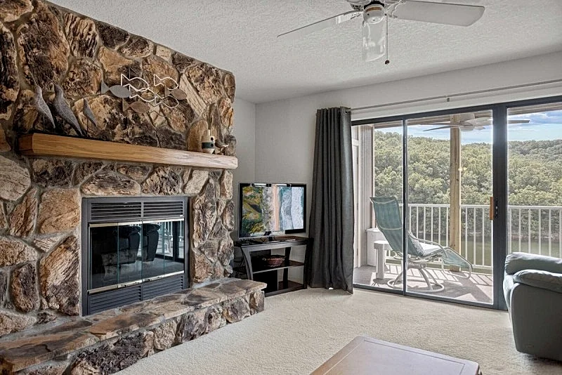 Lazy Days E-08 - Cozy Waterfront Condo in Osage Beach