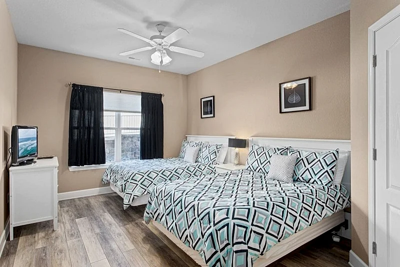 Lands End 637 - Luxury Condo in Osage Beach!