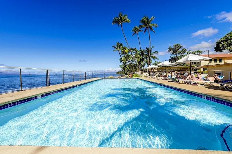 Paradise in Puamana just steps to the Pacific Ocean 4 king beds