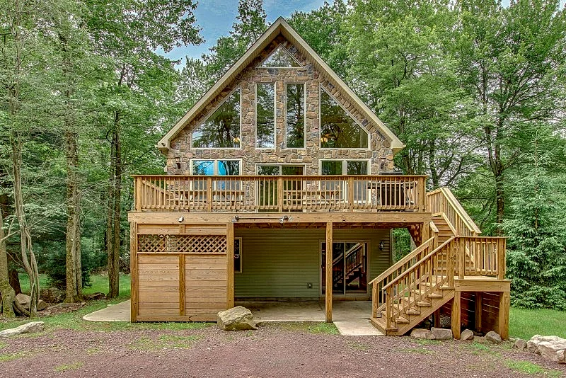 "Acorn" Near Skiing, Lake/ Beach, Fire Pit, Hot Tub, Grill, Pool Table, Arcade Games, Gas Fireplace
