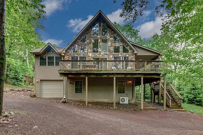 "Bobcat" View of Ski Mountain, Arcade Game, Pool Table, Poker Rm, Hot Tub, Fire Pit, Gas Fireplaces